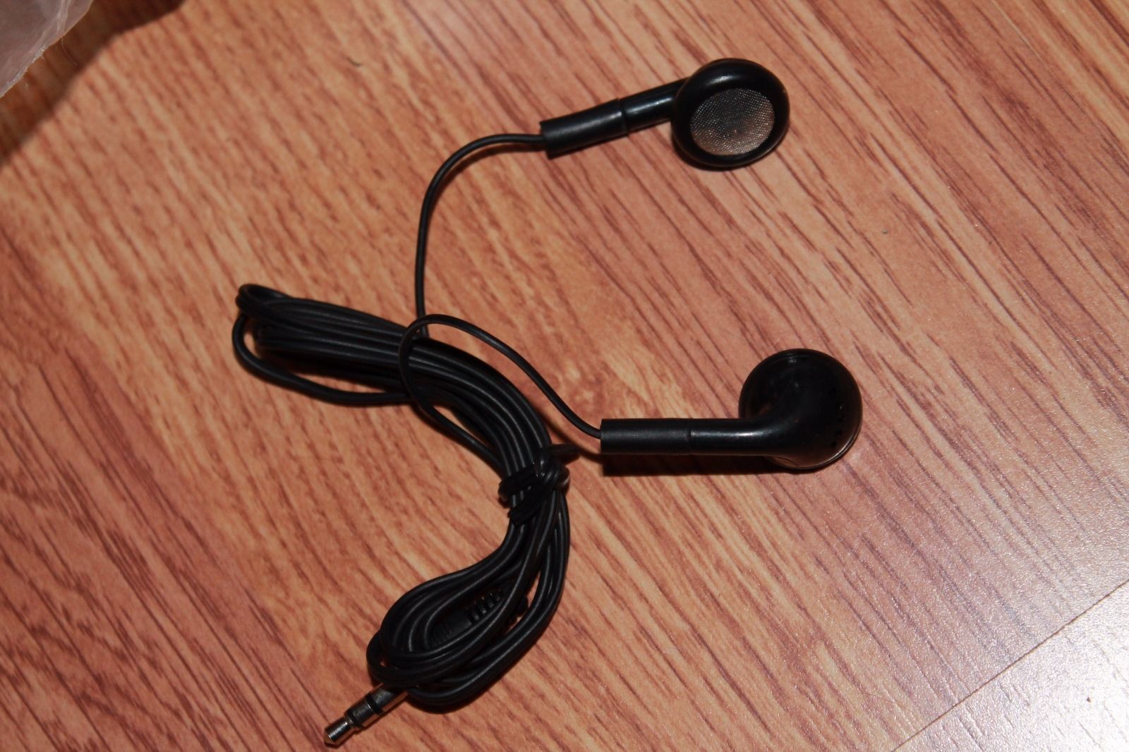 BLACK In Ear Earbuds W 3 5mm Plug no Mic Low Cost Earbuds